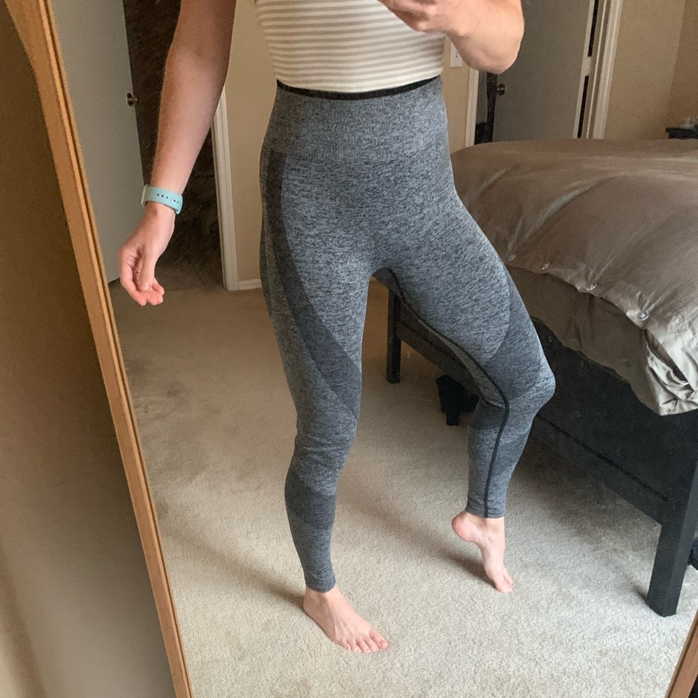 PINK seamless gym leggings - shades of grey and black sz S